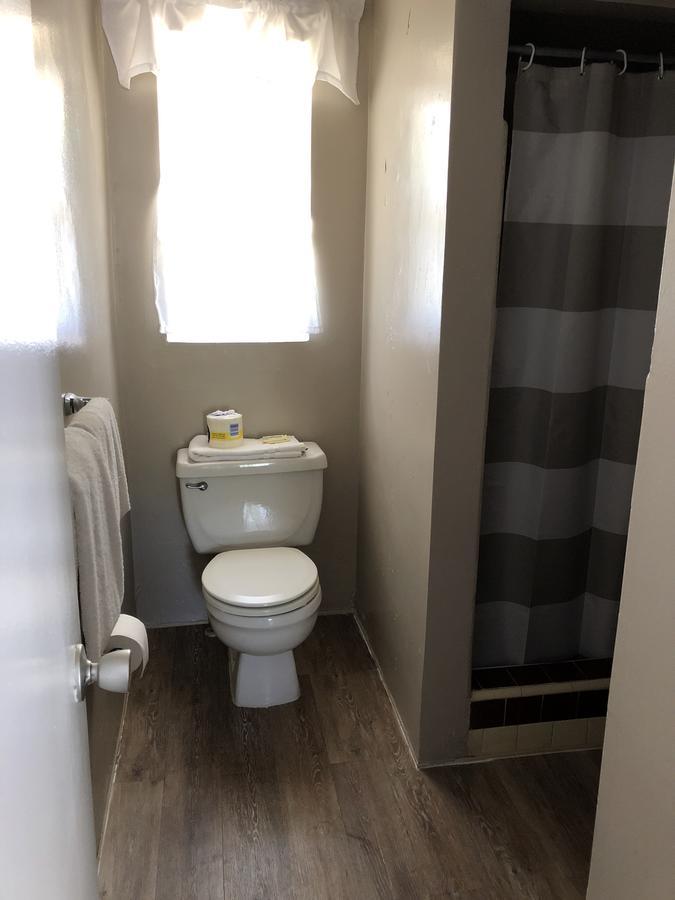Pennwood Motor Lodge セバスチャン エクステリア 写真