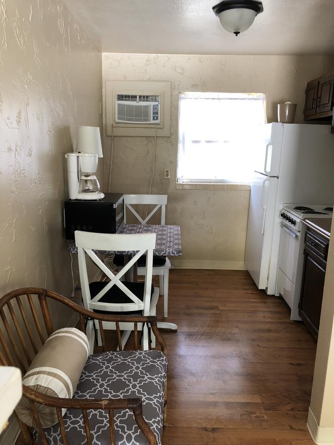 Pennwood Motor Lodge セバスチャン エクステリア 写真